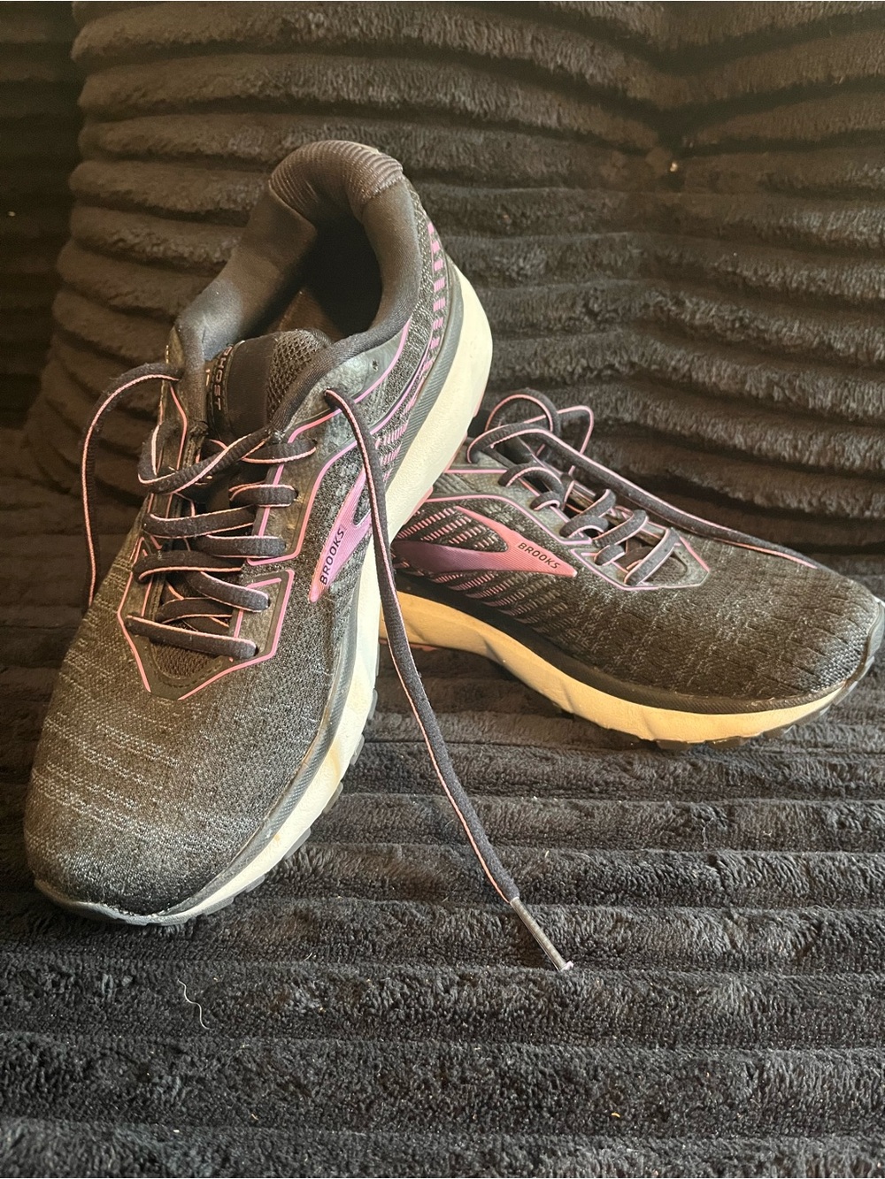 Brooks Ghost 12 Women's Charcoal and Pink Running Sneakers size 9B